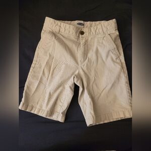 ⭐Old Navy Girl's khaki Flat-Front Shorts